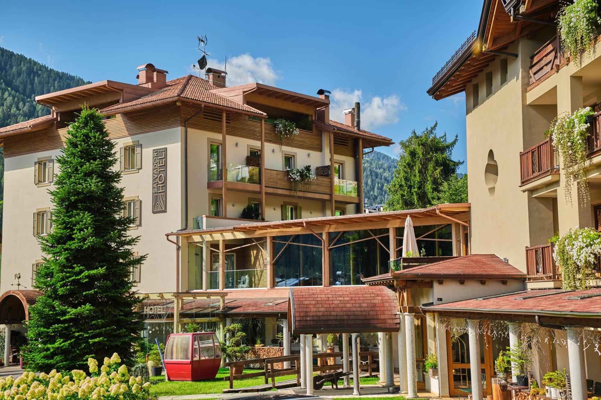 Boutique Hotel E Chalets Salvadori Mezzana  Exterior foto